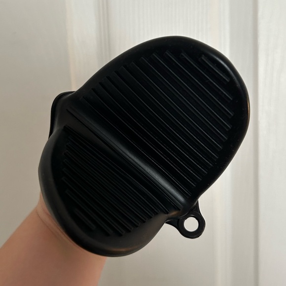 NWOT Silicone Oven Mitts - Picture 4 of 5